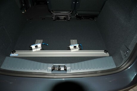 Innenraum-Fahrradtr&auml;ger Schiene (l=100cm) f&uuml;r die Zurr&ouml;sen P8