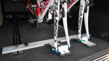 Innenraum-Fahrradtr&auml;ger Schiene (l=90cm) mit Distanzplatte f&uuml;r die Sitz-/Zurrschienen P6