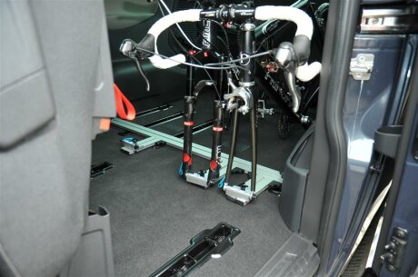 Innenraum-Fahrradtr&auml;ger Schiene (l=130cm) mit Distanzplatte f&uuml;r die Sitzbefestigungen P4