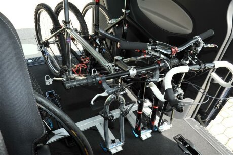 Innenraum-Fahrradträger Schiene (l=130cm) mit Distanzplatte für die Sitzbefestigungen P4