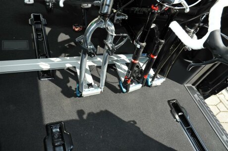 Innenraum-Fahrradtr&auml;ger Schiene (l=130cm) mit Distanzplatte f&uuml;r die Sitzbefestigungen P4