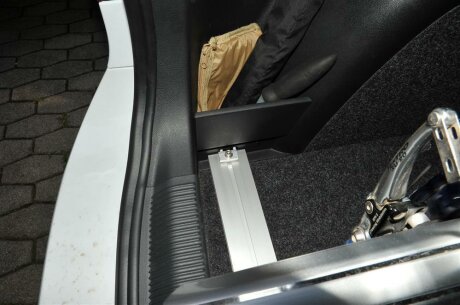 RF-Schiene L&auml;nge l=104cm inkl. Befestigungsteile f&uuml;r die Zurr&ouml;sen P8