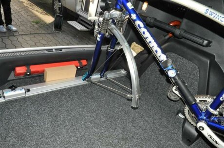 RF-Schiene L&auml;nge l=104cm inkl. Befestigungsteile f&uuml;r die Zurr&ouml;sen P8