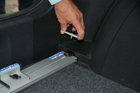 RF-Schiene L&auml;nge l=104cm inkl. Befestigungsteile f&uuml;r die Zurr&ouml;sen P8