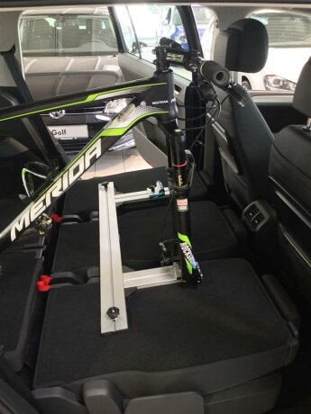 Innenraum-Fahrradtr&auml;ger Schiene (l=120cm) f&uuml;r die R&uuml;ckenlehnen-&Ouml;sen P2