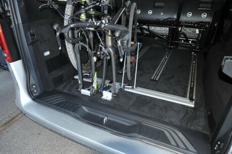 Fahrradtr&auml;ger Schiene inkl. Befestigungsteile f&uuml;r die Sitz-/Zurrschienen P6 im Mercedes