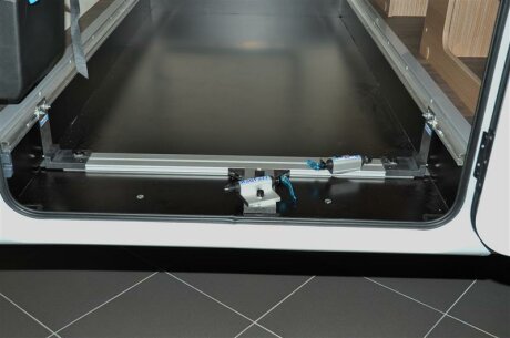 UNIVERSAL-Fahrradtr&auml;ger zum Einbau an die Zurrschienen P15, Bodenh&ouml;he 16cm - 18cm