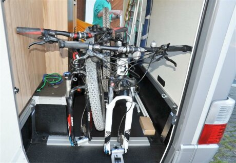 UNIVERSAL-Fahrradtr&auml;ger zum Einbau an die Hymer-Zurrschienen P15, Bodenh&ouml;he 29,5cm - 31,5cm