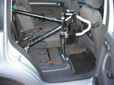 Innenraum-Fahrradträger für den VW Touran, Einzelbefestigung System Lefty lang, Befestigungspunkte P4