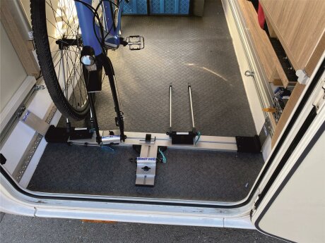 Fahrradtr&auml;ger RF-Schiene, L&auml;nge=60cm, an die Eura Mobil-Zurrschienen, Bodenh&ouml;he 15,5cm - 16,5cm