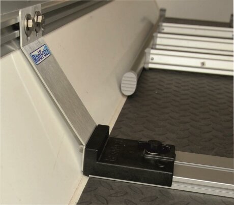 RF-Schiene, L&auml;nge L=80cm, inkl. Befestigungsteile, Einbau an die Zurrschienen P15, Bodenh&ouml;he 16cm - 17cm