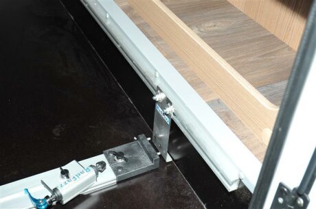 Fahrradtr&auml;ger RF-Schiene, L&auml;nge=80cm, an die Adria-Zurrschienen in Bodenh&ouml;he 16cm - 18cm