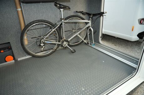 Fahrradtr&auml;ger RF-Schiene, L&auml;nge=70cm, an die Airline-Zurrschienen am Boden