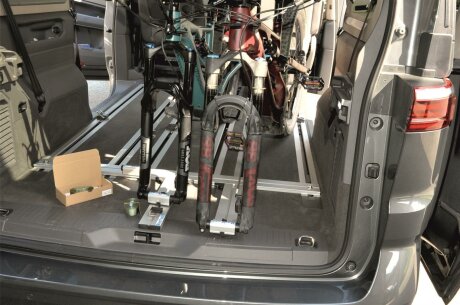 Fahrradtr&auml;ger Schiene inkl. Befestigungsteile f&uuml;r die Sitz-/Zurrschienen im Ford Custom